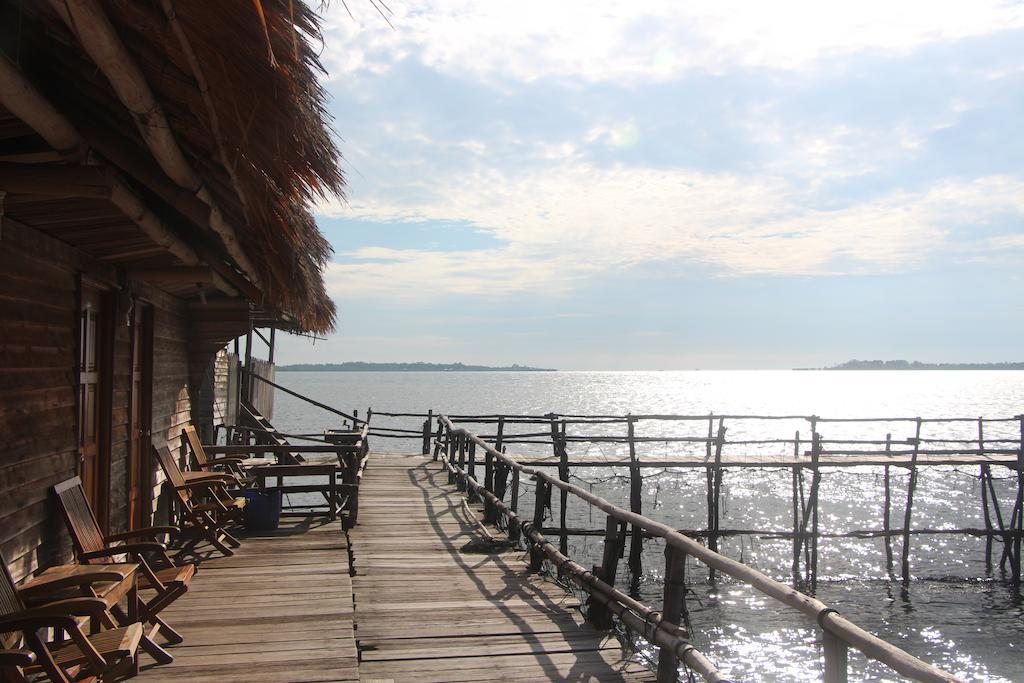 Bintan Laguna Restaurant And Resort Телукбакау Экстерьер фото