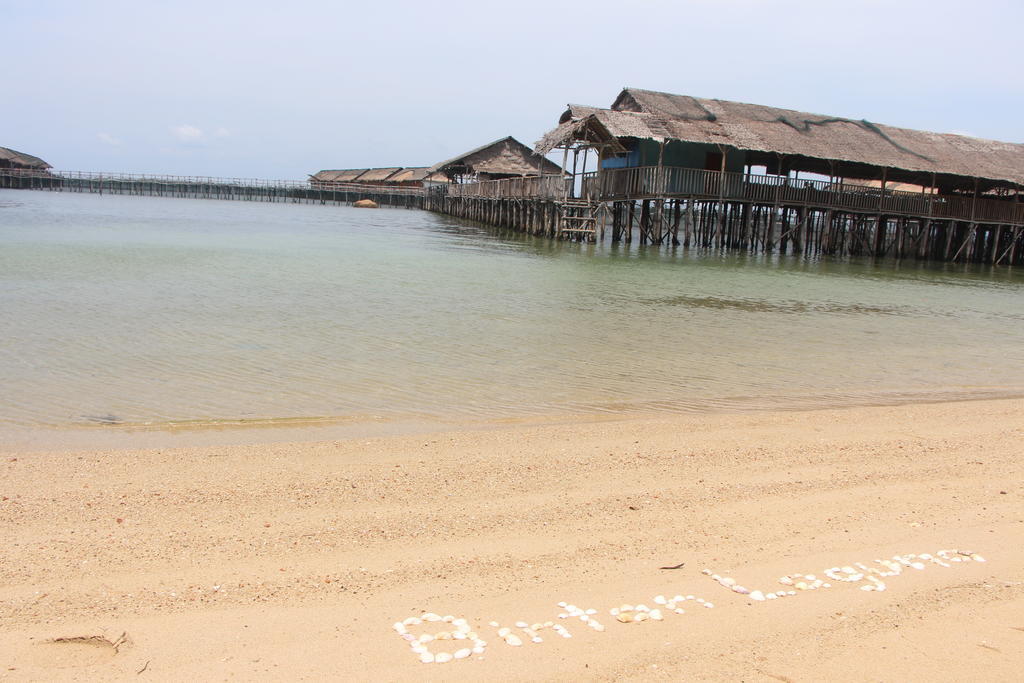 Bintan Laguna Restaurant And Resort Телукбакау Экстерьер фото